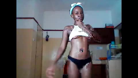 Snapshot of herslatt chatting on 05/16/26, 02:19 herslatt online show from 05/16/26, 02:19