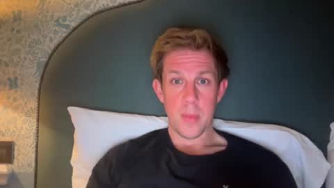 Snapshot of hertm999 chatting on 10/14/25, 09:37 oxfordplaymate online show from 10/14/25, 09:37