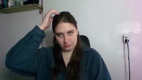 Snapshot of hess_luna_ chatting on 10/27/25, 10:08 hess_luna_ online show from 10/27/25, 10:08