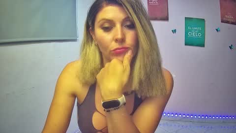 Hestesiaxx online show from 09/10/25, 01:38