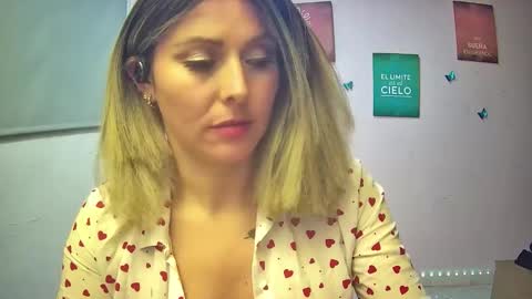 Hestesiaxx online show from 11/22/25, 01:04