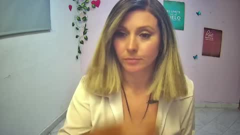 Snapshot of hestesiaxx chatting on 04/07/26, 01:39 Hestesiaxx online show from 04/07/26, 01:39