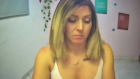 Snapshot of hestesiaxx chatting on 05/04/26, 03:02 Hestesiaxx online show from 05/04/26, 03:02