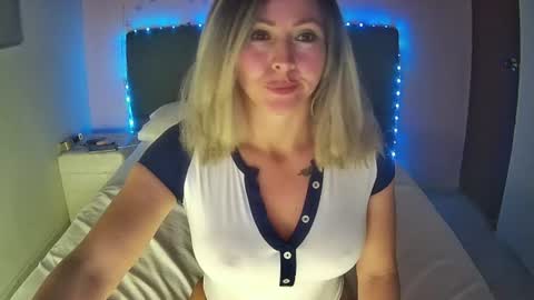 Snapshot of hestesiaxx chatting on 07/28/26, 02:07 Hestesiaxx online show from 07/28/26, 02:07