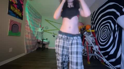 salem online show from 10/24/25, 04:31