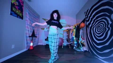 salem online show from 11/14/25, 01:26