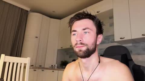 Snapshot of hey_arnold chatting on 11/03/25, 08:21 Arnold online show from 11/03/25, 08:21