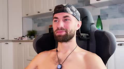 Snapshot of hey_arnold chatting on 11/28/25, 02:42 Arnold online show from 11/28/25, 02:42