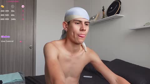 Snapshot of hey_cesard chatting on 02/08/25, 02:05 hey_cesard online show from 02/08/25, 02:05