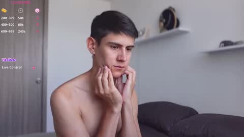 Snapshot of hey_cesard chatting on 02/12/25, 02:43 hey_cesard online show from 02/12/25, 02:43