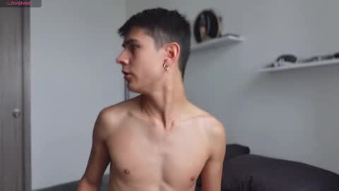 Snapshot of hey_cesard chatting on 02/15/25, 01:05 hey_cesard online show from 02/15/25, 01:05