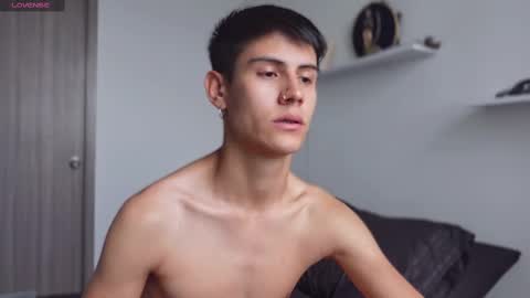 Snapshot of hey_cesard chatting on 02/17/25, 01:21 hey_cesard online show from 02/17/25, 01:21