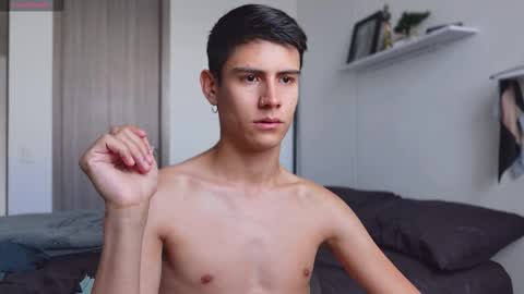 Snapshot of hey_cesard chatting on 02/21/25, 01:33 hey_cesard online show from 02/21/25, 01:33