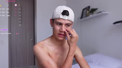 Snapshot of hey_cesard chatting on 02/22/25, 02:52 hey_cesard online show from 02/22/25, 02:52