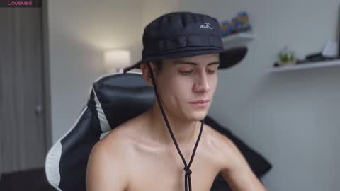 Snapshot of hey_cesard chatting on 09/16/25, 01:45 hey_cesard online show from 09/16/25, 01:45