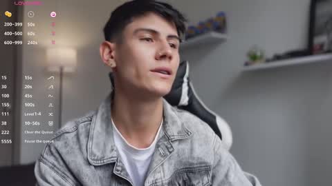 Snapshot of hey_cesard chatting on 09/18/25, 07:05 hey_cesard online show from 09/18/25, 07:05