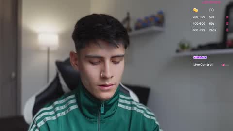 Snapshot of hey_cesard chatting on 09/19/25, 03:56 hey_cesard online show from 09/19/25, 03:56