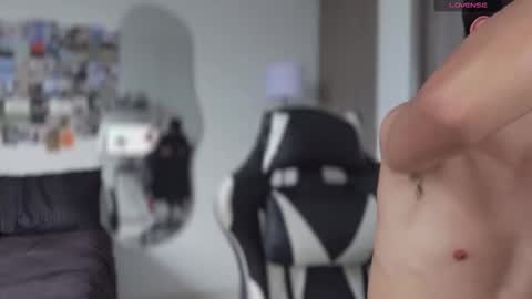 Snapshot of hey_cesard chatting on 09/22/25, 02:41 hey_cesard online show from 09/22/25, 02:41