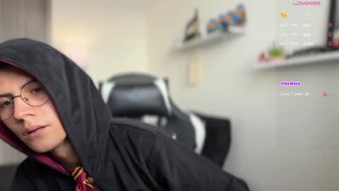 Snapshot of hey_cesard chatting on 10/03/25, 09:23 hey_cesard online show from 10/03/25, 09:23