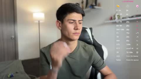 Snapshot of hey_cesard chatting on 10/24/25, 05:09 hey_cesard online show from 10/24/25, 05:09