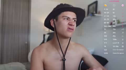 Snapshot of hey_cesard chatting on 10/25/25, 02:46 hey_cesard online show from 10/25/25, 02:46