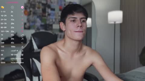 Snapshot of hey_cesard chatting on 11/24/25, 04:07 hey_cesard online show from 11/24/25, 04:07