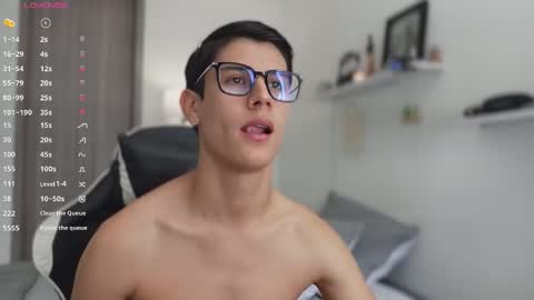 Snapshot of hey_cesard chatting on 12/15/25, 03:38 hey_cesard online show from 12/15/25, 03:38