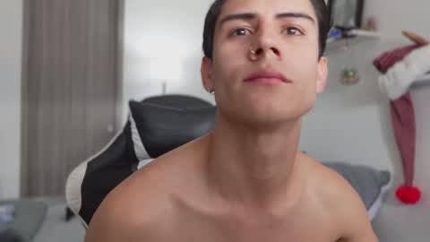 Snapshot of hey_cesard chatting on 12/17/25, 05:08 hey_cesard online show from 12/17/25, 05:08