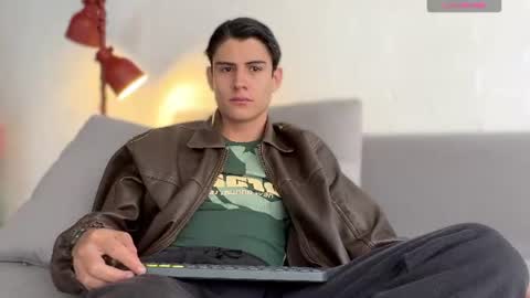 Snapshot of hey_cesard chatting on 06/14/26, 05:37 hey_cesard online show from 06/14/26, 05:37