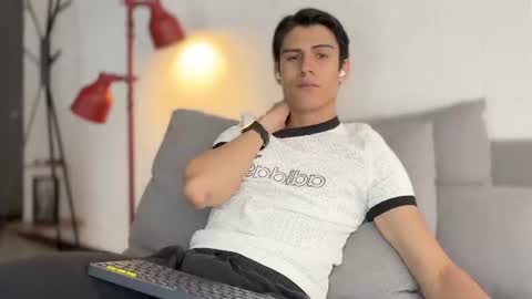 Snapshot of hey_cesard chatting on 07/18/26, 04:55 hey_cesard online show from 07/18/26, 04:55