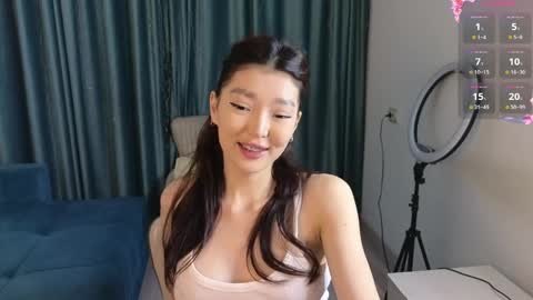 Snapshot of hey_herbal chatting on 04/04/26, 02:03 Audrey online show from 04/04/26, 02:03