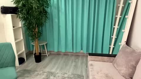 Snapshot of hey_lizza chatting on 04/19/26, 06:10 Viktoria online show from 04/19/26, 06:10