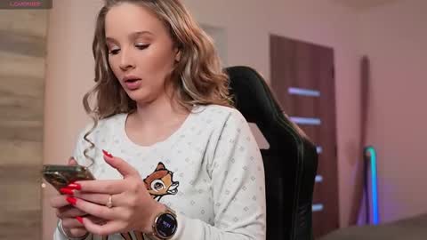 Snapshot of hey_siry chatting on 10/03/25, 10:34 Siry online show from 10/03/25, 10:34