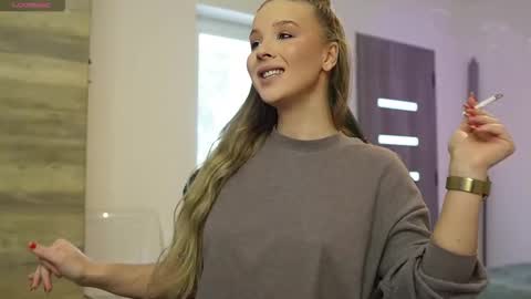 Snapshot of hey_siry chatting on 10/10/25, 11:42 Siry online show from 10/10/25, 11:42