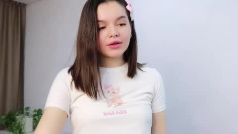 Snapshot of heyim_laura chatting on 11/05/25, 08:36 Laura online show from 11/05/25, 08:36