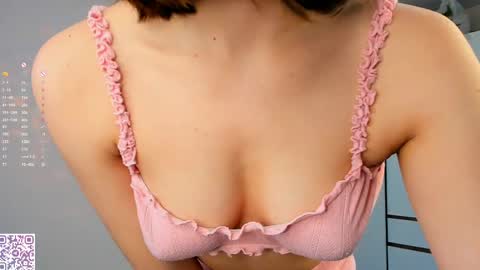 Snapshot of heyim_laura chatting on 05/09/26, 12:21 Laura online show from 05/09/26, 12:21