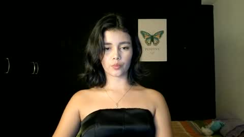 Snapshot of heyits_mia chatting on 06/17/26, 12:02 heyits_mia online show from 06/17/26, 12:02