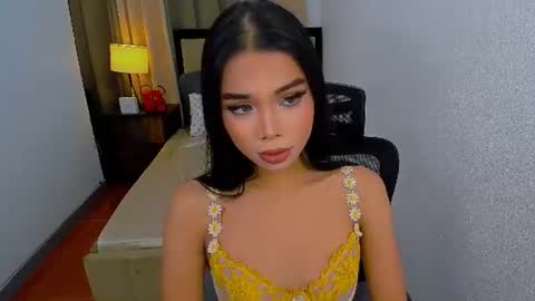Snapshot of heyitsafira chatting on 06/28/26, 02:12 SAFIRA 3 online show from 06/28/26, 02:12