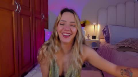 Snapshot of heymartina chatting on 03/14/26, 01:49 Martina Ricci Show schedule Monday to Friday 8am colombia time I work some weekends online show from 03/14/26, 01:49