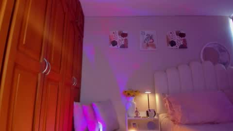 Snapshot of heymartina chatting on 03/31/26, 03:12 Martina Ricci Show schedule Monday to Friday 8am colombia time I work some weekends online show from 03/31/26, 03:12
