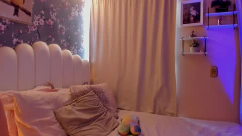 Snapshot of heymartina chatting on 04/30/26, 05:19 Martina Ricci Show schedule Monday to Friday 8am colombia time I work some weekends online show from 04/30/26, 05:19