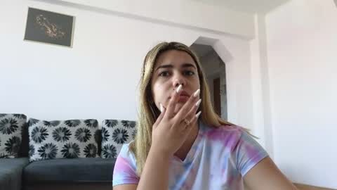 Snapshot of heysianna chatting on 06/17/26, 09:01 Siana online show from 06/17/26, 09:01