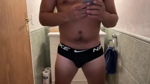 hhernan1 online show from 01/16/25, 05:32