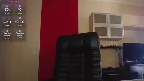 Snapshot of hi_bye_ chatting on 03/13/26, 07:37 Lina online show from 03/13/26, 07:37