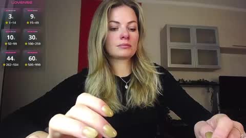 Snapshot of hi_bye_ chatting on 03/19/26, 09:57 Lina online show from 03/19/26, 09:57