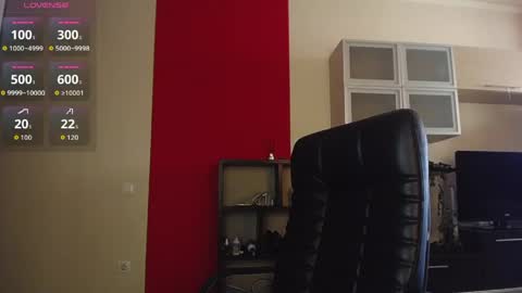 Snapshot of hi_bye_ chatting on 03/30/26, 09:32 Lina online show from 03/30/26, 09:32