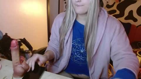 Snapshot of hi_elora chatting on 05/19/26, 12:05 Elora online show from 05/19/26, 12:05