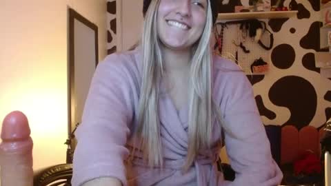 Snapshot of hi_elora chatting on 05/21/26, 12:39 Elora online show from 05/21/26, 12:39