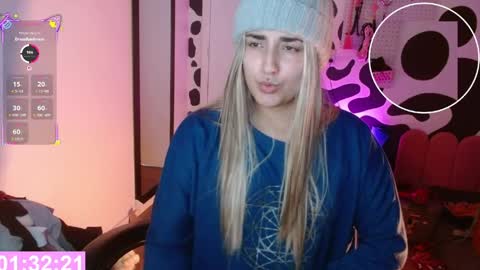 Snapshot of hi_elora chatting on 06/04/26, 12:27 Elora online show from 06/04/26, 12:27