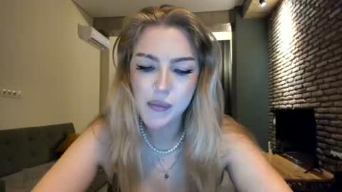 Snapshot of hi_lina chatting on 06/20/26, 02:36 Hi lina online show from 06/20/26, 02:36